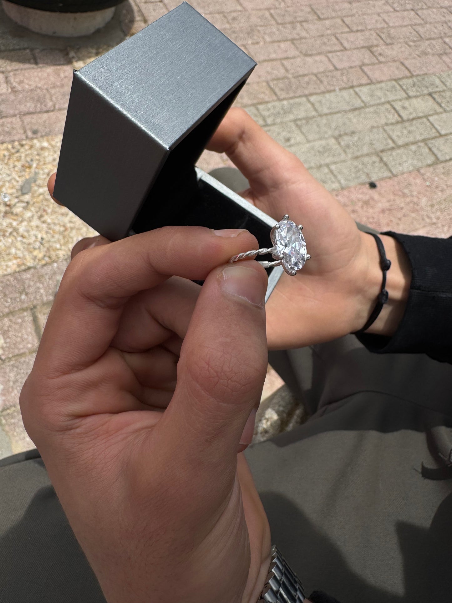 L’Ovale Royal – Solitaire (6 سنون) + Coffret Cadeau Lumineux